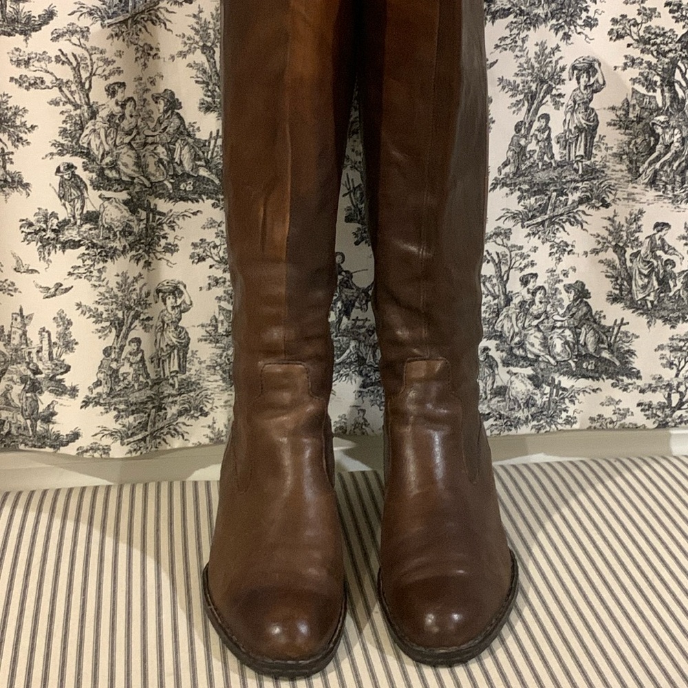 Born brown tall boots 10